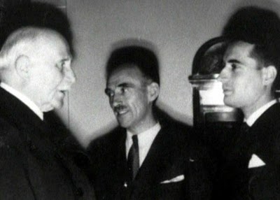 Pour ou contre Le FN au Gouvernement ? Blog--mitterrand-petain-1bbef47