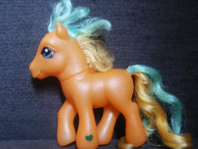 La section des poneys "non Hasbro" Fackies-010-10ce250