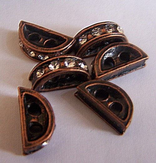 Image: demi-lunes-cuivres-cristal-383c2c.jpg